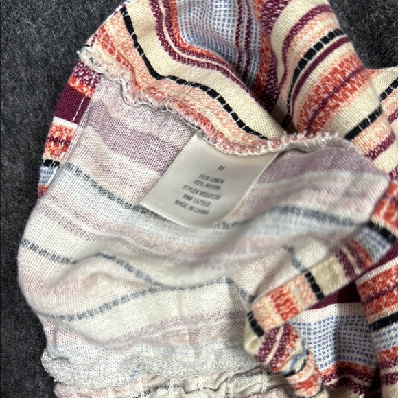 Red and White Sleeveless Tie-Front Crop Top - Picture 5 of 6